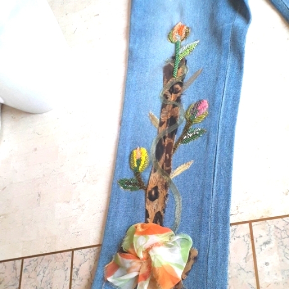 Vintage (store-Cache) Jeans with floral beaded design,...size 0..."NEW" VINTAGE - Picture 6 of 14
